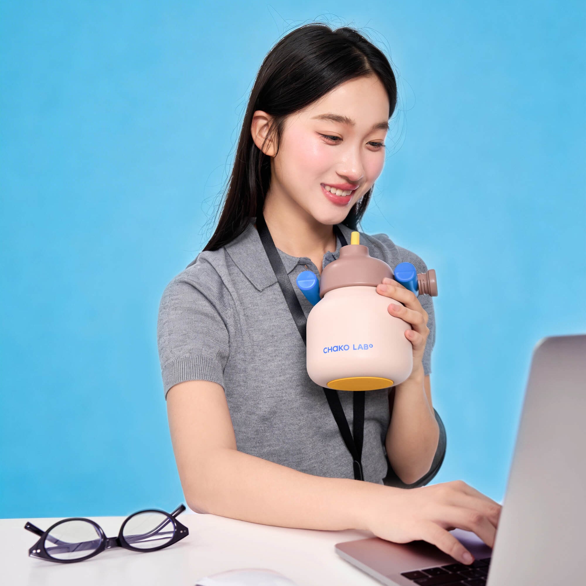 Chakolab LinLin Kettle Ceramic water bottle in Brownie color with a sleek, rounded design and ceramic finish.